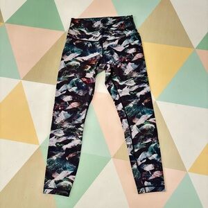 Like New 8 Lululemon 3/4 Legging Muted Tones Pattern